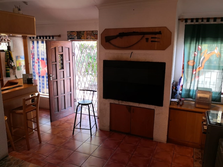 To Let 4 Bedroom Property for Rent in Chrismar Western Cape